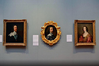 پرتره های سلطنتی در کنار سلف پرتره ی آنتولی ون دایک در گالری ملی پرتره لندن به نمایش در آمد.