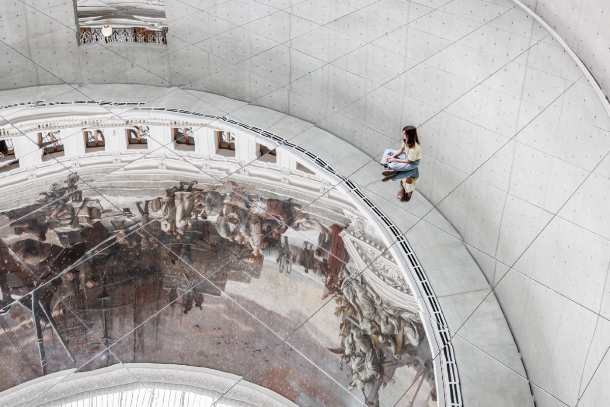 Artist Uses Mirrors To Create Transformative Installation in Paris