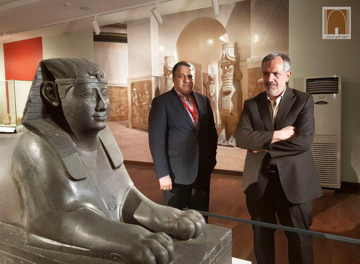 بازدید احمد مسجد جامعی از نمایشگاه موزه لوور در تهران