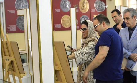 بازدید موزهدار بخش آسیا و خاورمیانه موزه کیوبرنلی