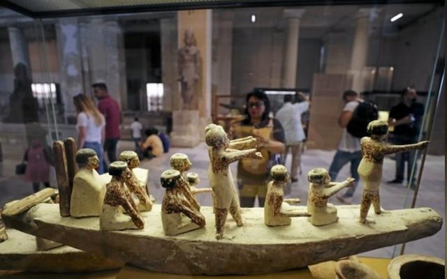 نمایش آثار تاریخی مسروقه در مصر