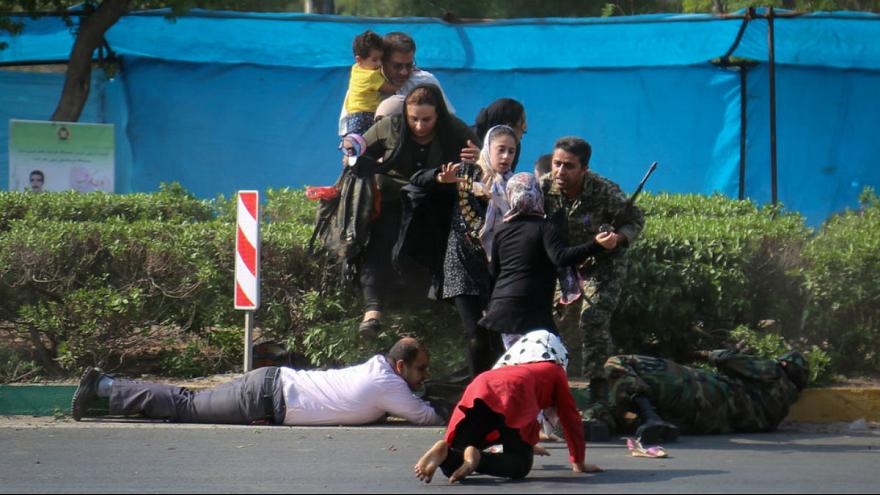 تجلیل از عکاسان خبری فاجعه تروریستی اهواز
