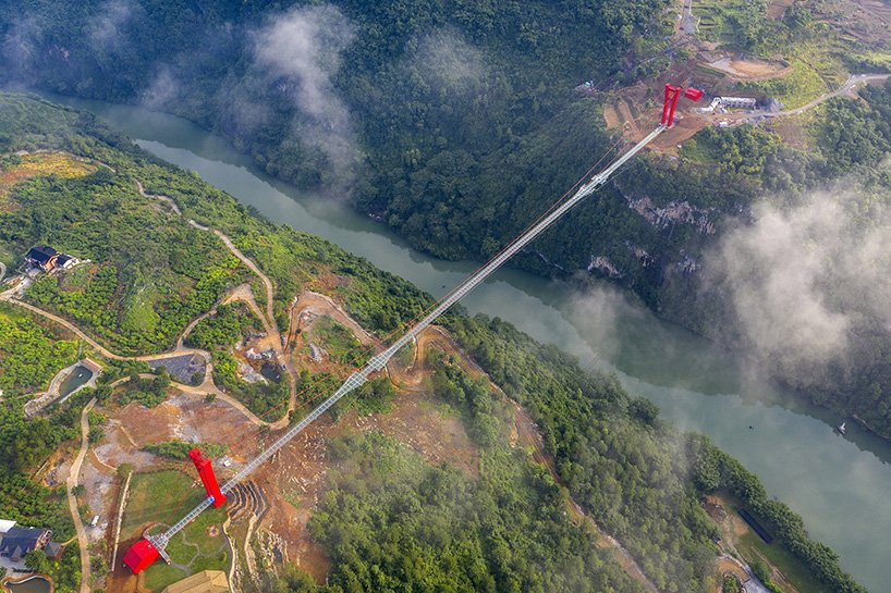 ساخت طولانی ترین پل جهان با کف شیشه ای به پایان رسید