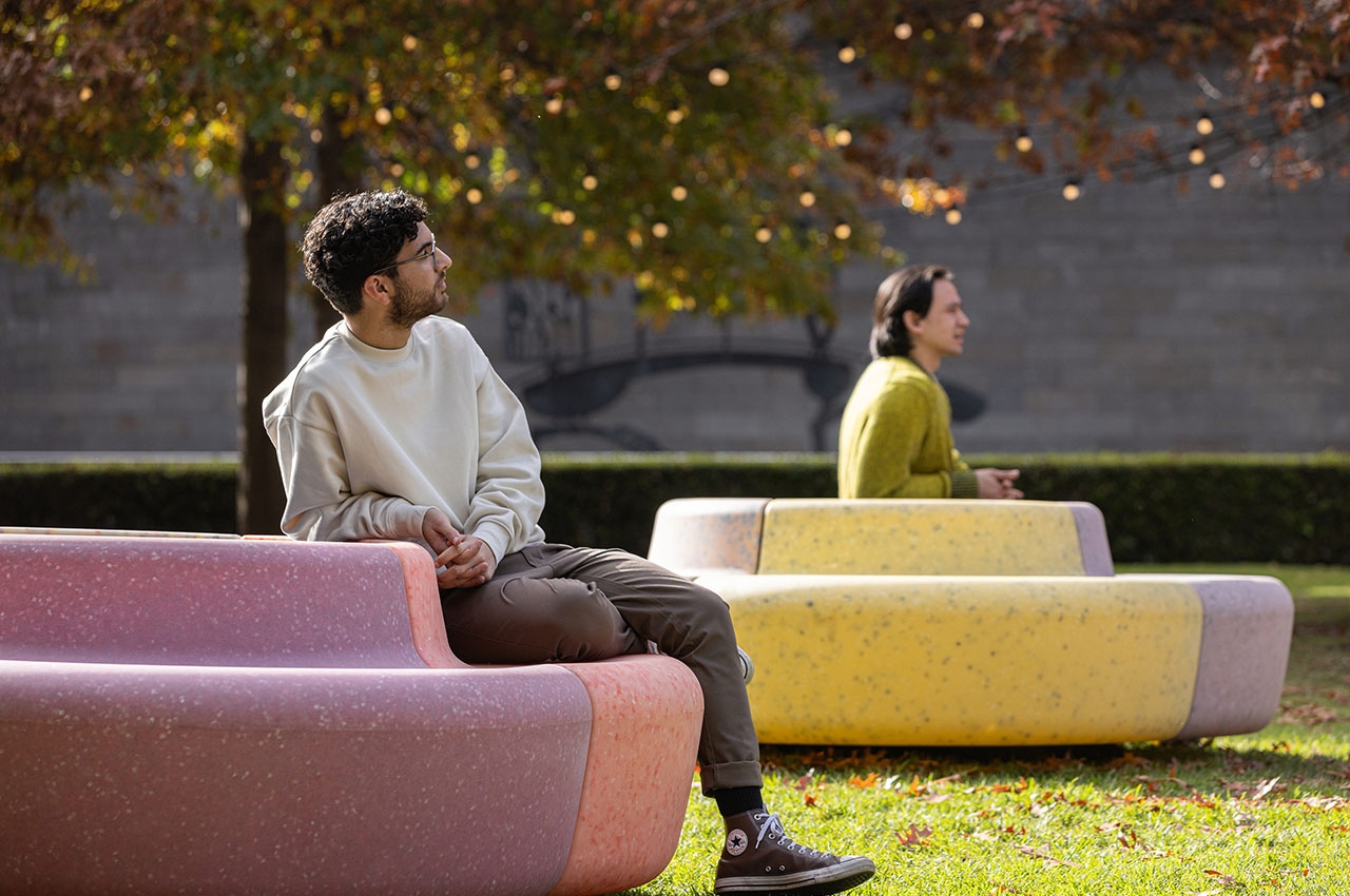 Rotating bench “spins ever so slowly” using solar energy