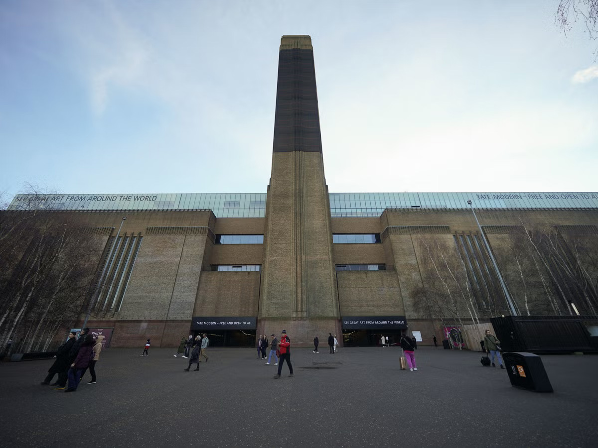 شخصی بر اثر سقوط از گالری Tate Modern لندن درگذشت