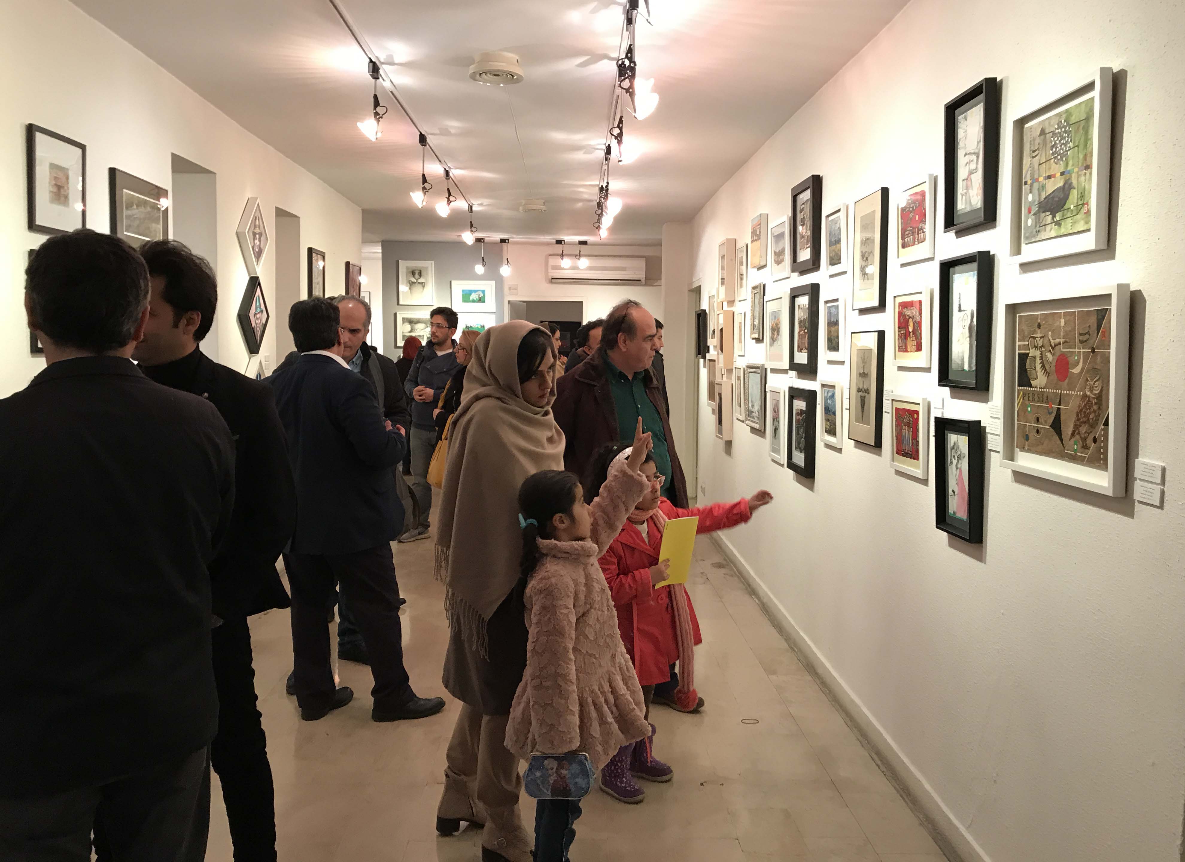 ادامه هفتمین نمایشگاه فروش آثار چند نسل هنرمندان معاصر ایران با چیدمانی تازه تا 25 اسفند ماه