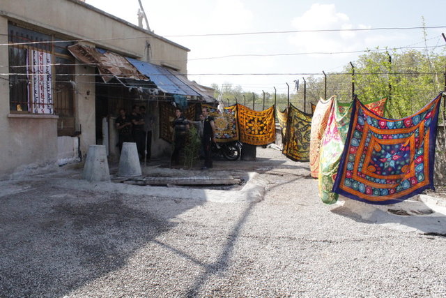 به‌دلیل واگذاری یک مجتمع صنایع دستی به بخش خصوصی هنرمندان شهرستان اسکو نگران‌اند