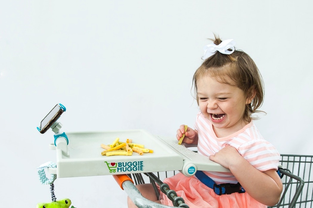 CLEVER ATTACHMENT TURNS THE SHOPPING CART KIDDIE SEAT INTO AN ENCLOSED PLAY-AREA