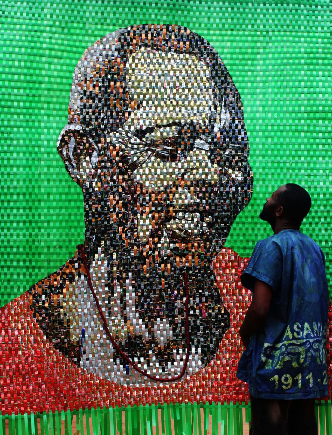 Nigerian upcycling artist creates portraits from waste