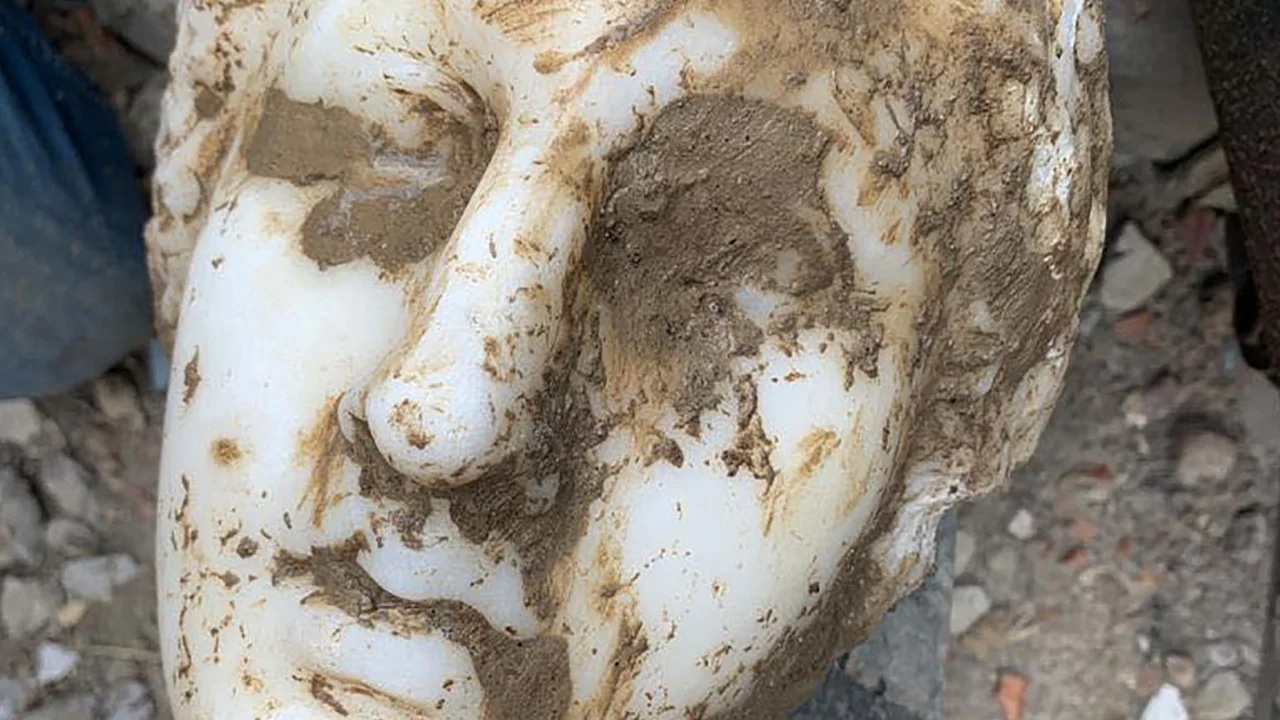 Marble head unearthed during works in Rome piazza