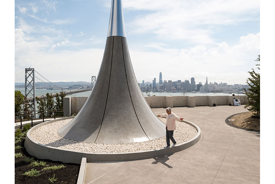 A new Hiroshi Sugimoto sculpture in San Francisco reaches for infinity