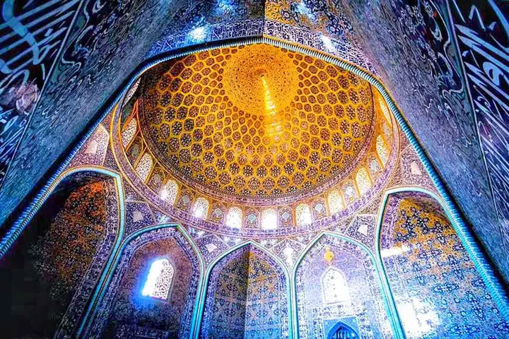 مسجد شیخ لطف‌الله میزبان هنرمندان سوگواره رضوی