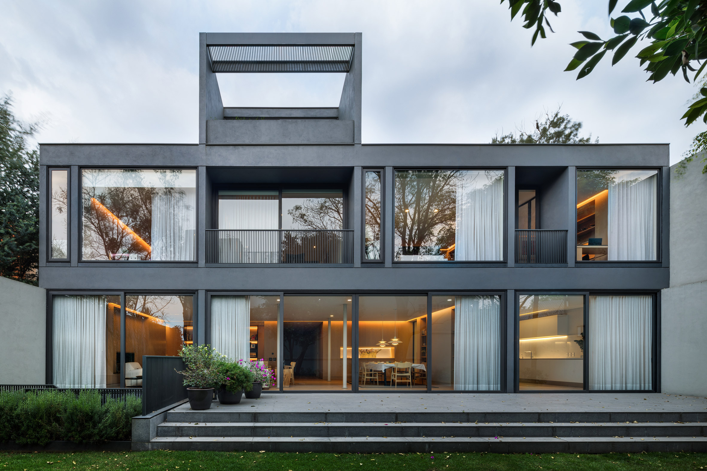 Hemaa updates mid-century Sierra Negra house in Mexico City